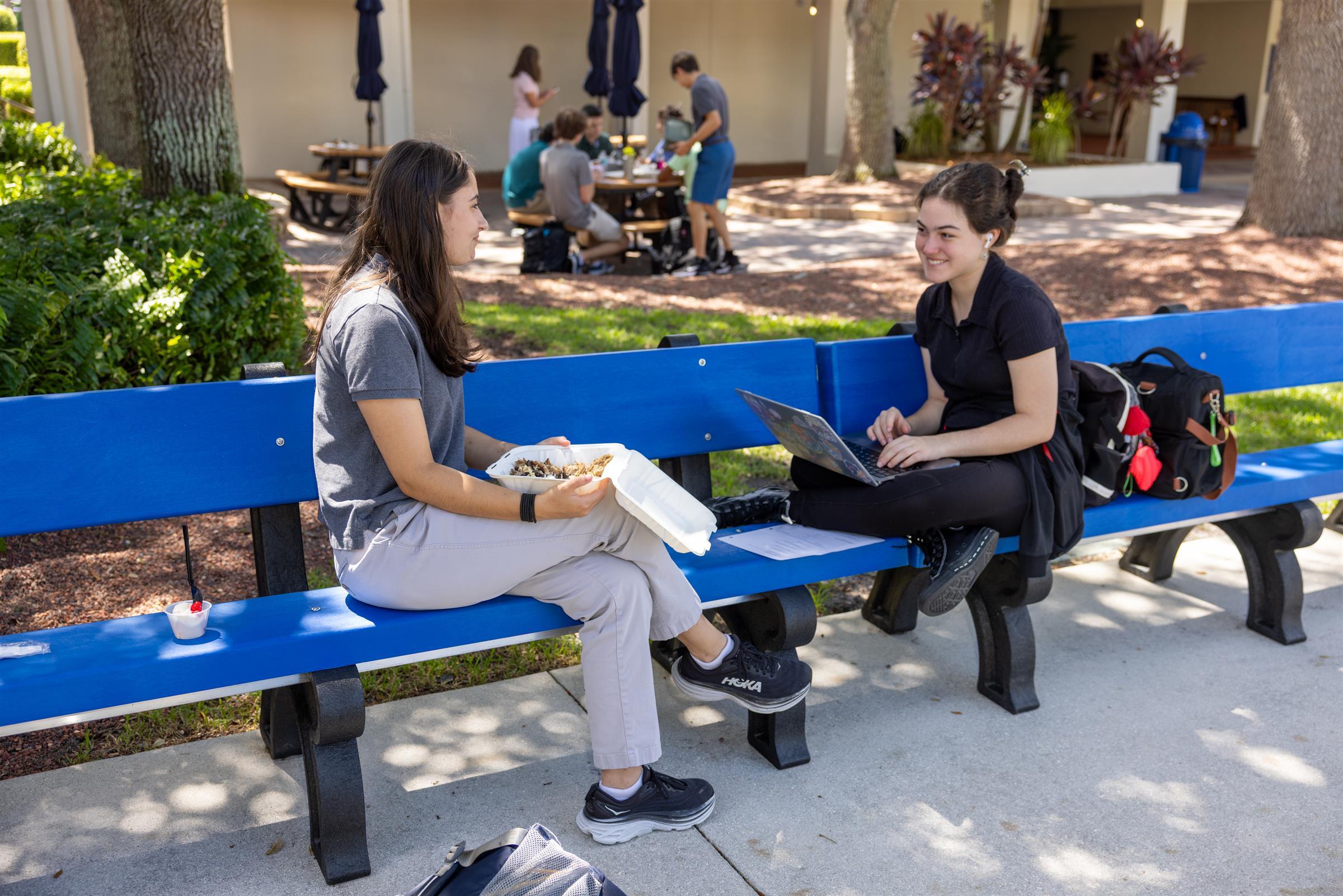 Vita nel campus sotto le palme